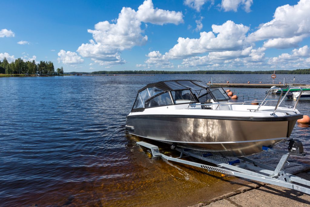 dump a boat-boat